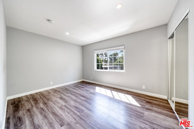 Building Photo - 1112 Ocean Park Blvd