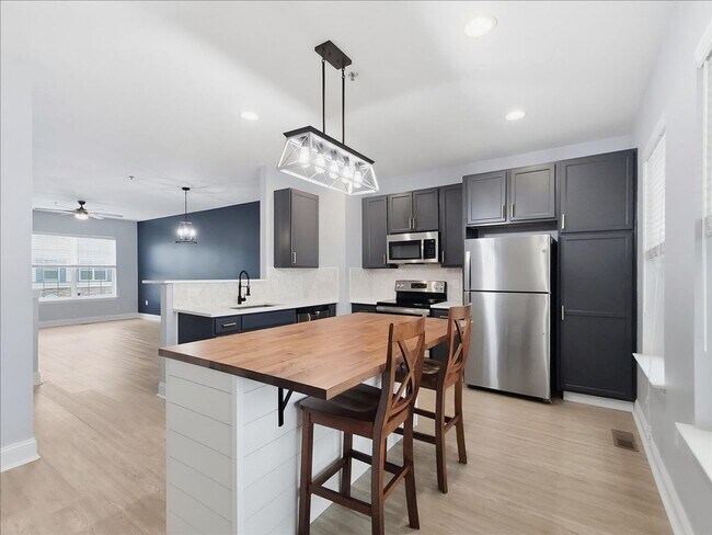 Building Photo - 1526 Brookstone Pl