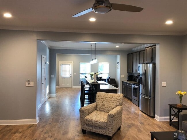 Building Photo - 3107 Blue Sky Dr