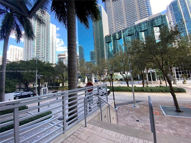 Building Photo - 1060 Brickell Ave