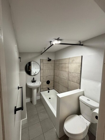 Building Photo - 631 Melwood Ave