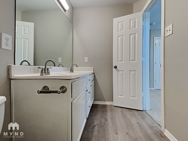 Building Photo - 14906 Sparks Ct