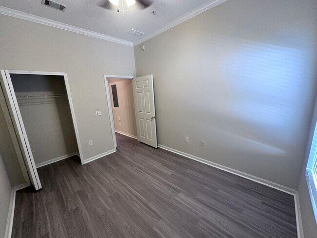 Building Photo - Enjoy First-Floor Living in a Peaceful Gated Jacksonville Community