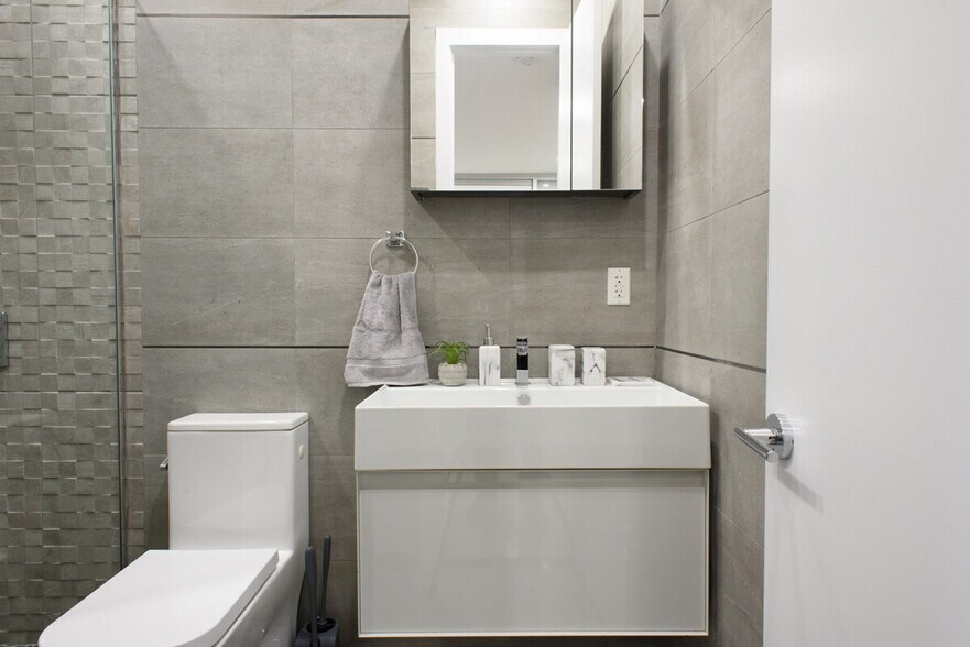 Building Photo - 315 E 78th St