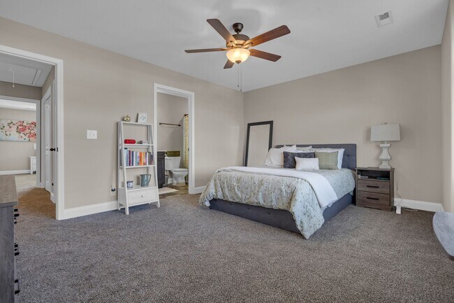 Building Photo - Pet Friendly Two Bedroom!