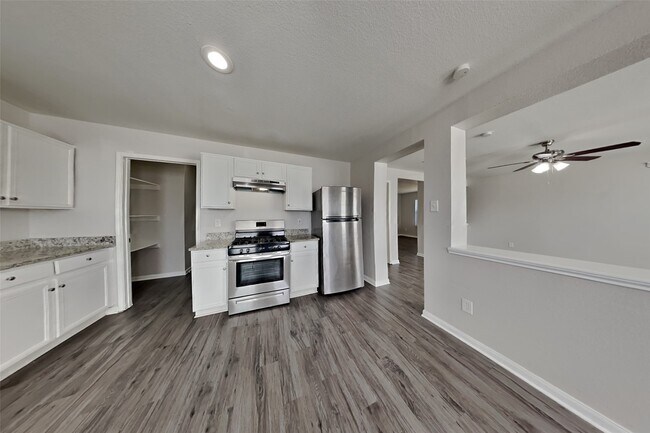 Building Photo - 17039 Kemble Creek Dr