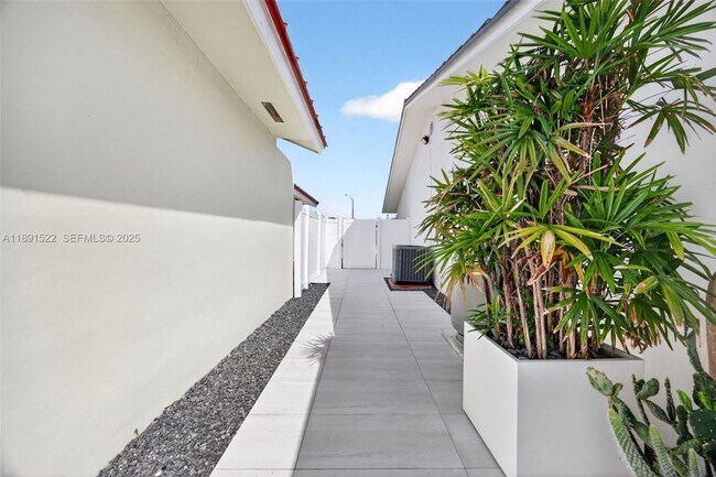 Building Photo - 13280 SW 39th Terrace