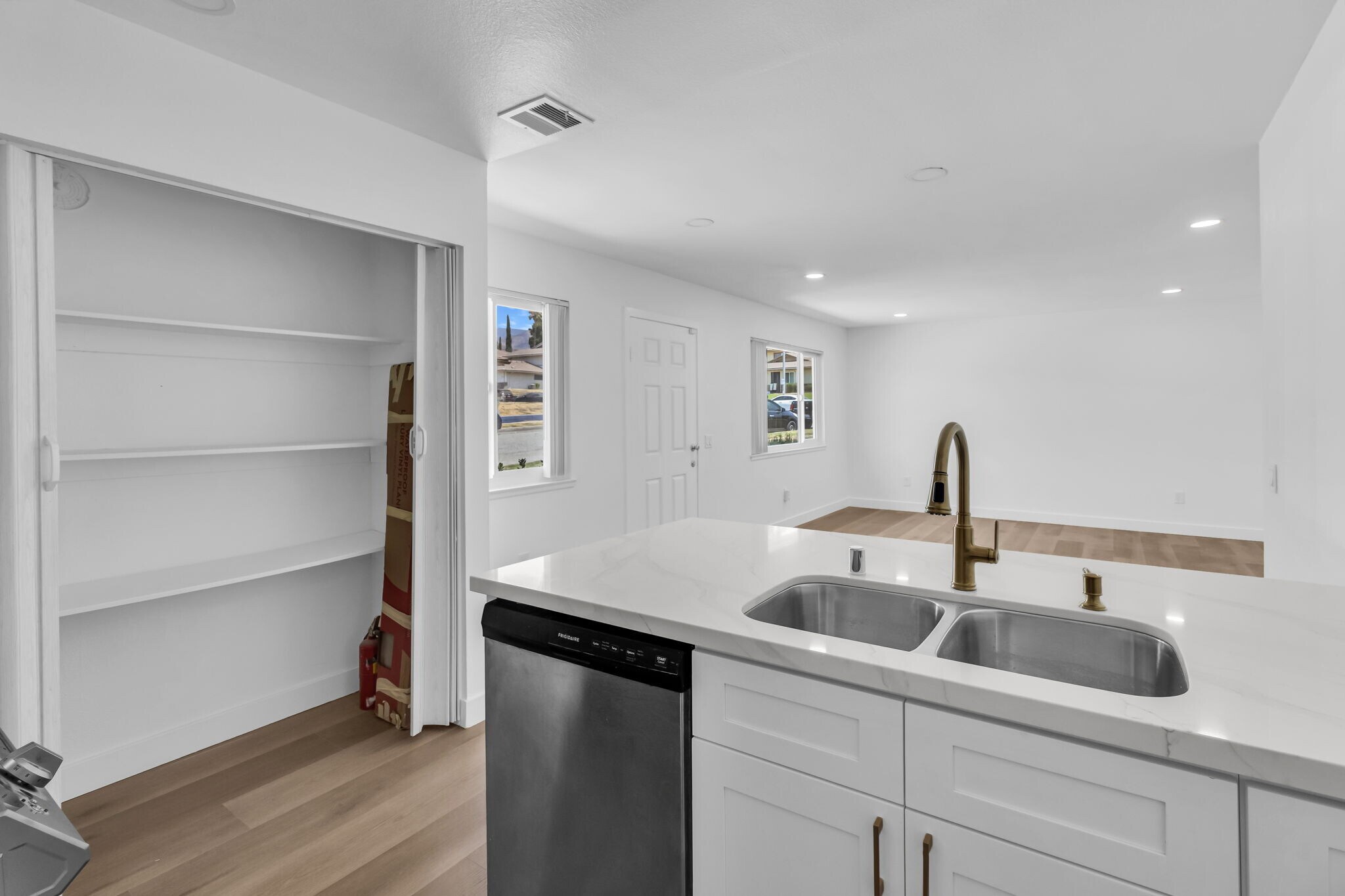 Building Photo - 3531 Rainbow Ln