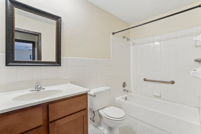Building Photo - Forest Lake NorthShore Apartments LLC (1167)