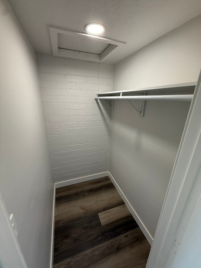 Building Photo - 738 E Roeser Rd