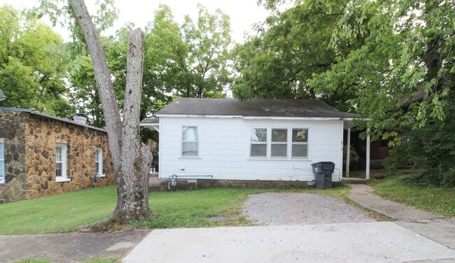Building Photo - 613 Reagan St