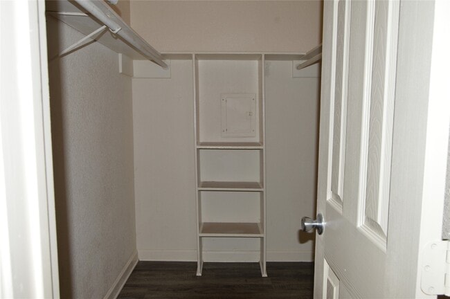 Building Photo - 8100 Creekbend Dr