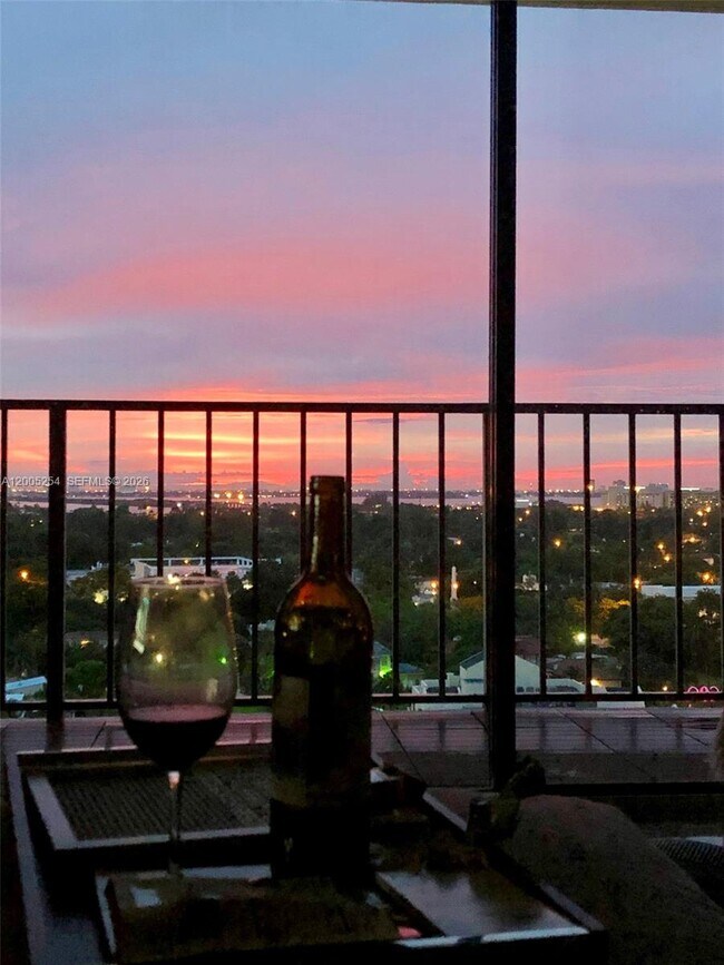 Building Photo - 2625 Collins Ave