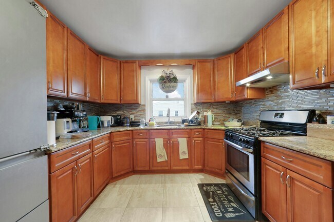 Building Photo - 1306 70th St