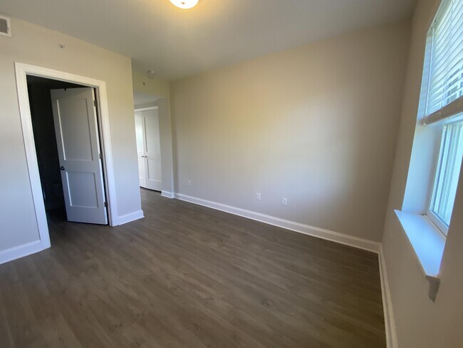 Building Photo - 102 W Martin St