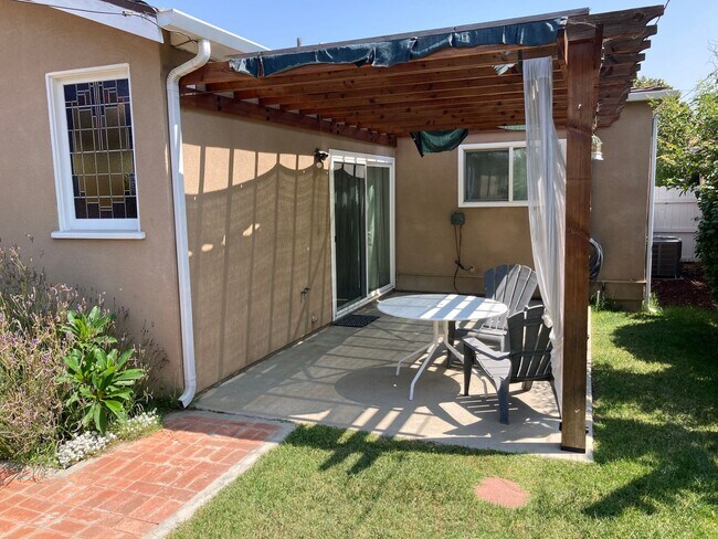 Building Photo - Santa Monica 3bd 2ba