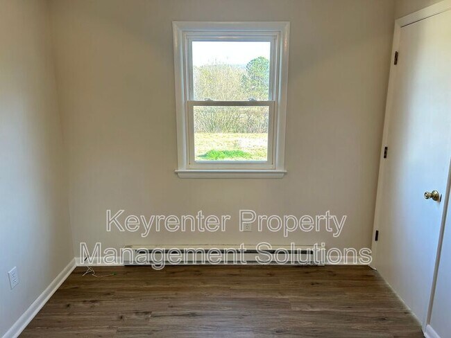 Building Photo - 26 Whiteoak Cir