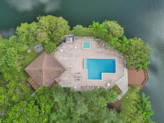 Building Photo - 9113 Vineyard Lake Dr