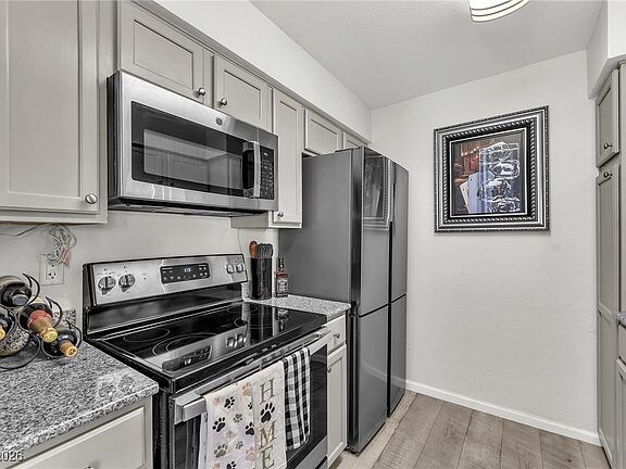 Building Photo - 714 Oakmont Ave