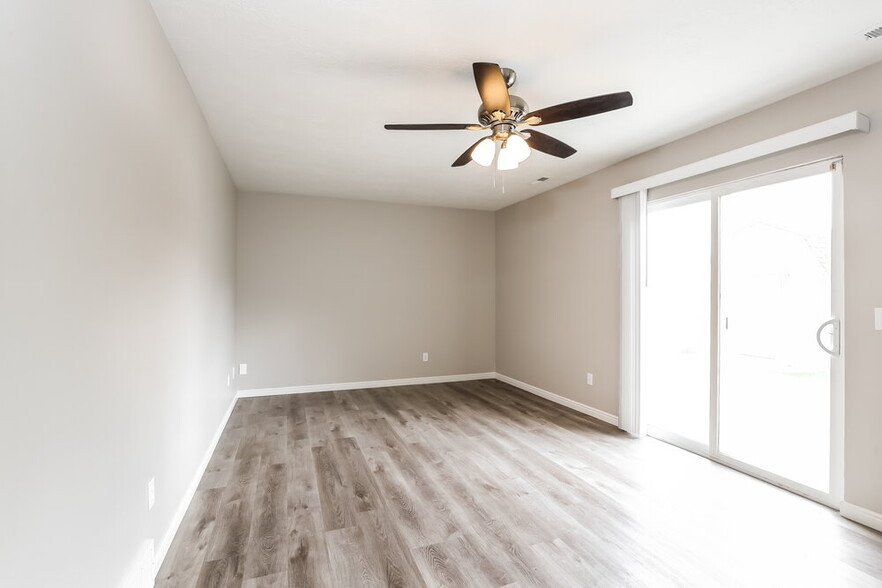 Building Photo - 772 Fox Run Dr