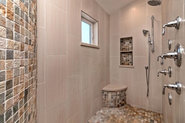Building Photo - Prestigious Ocean View Retreat – Fully Rem...