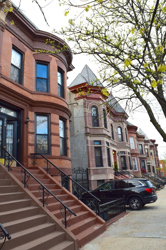 Building Photo - 769 Dawson St