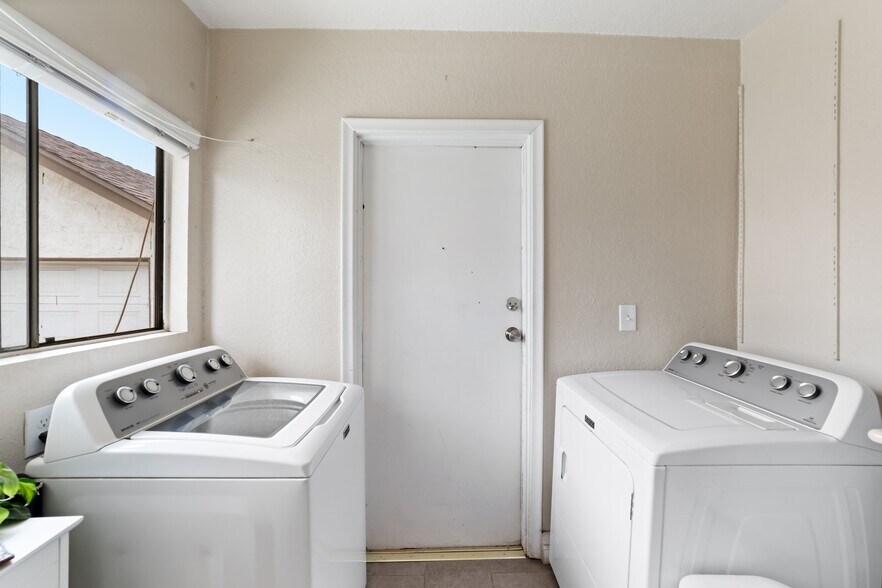 Building Photo - 4212 Locust St