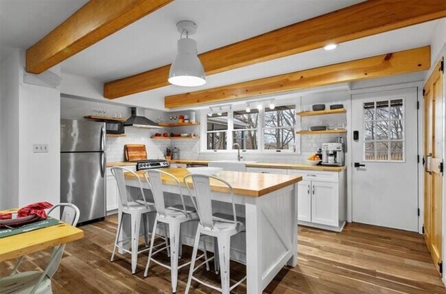 Kitchen - 172 Crescent Hills Rd