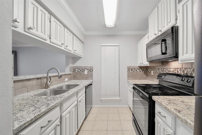 Building Photo - 3500 Tangle Brush Dr