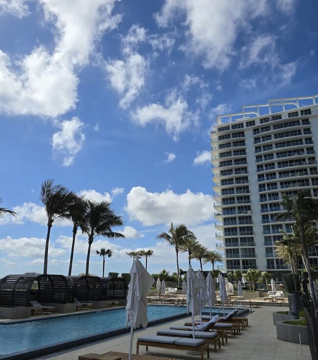 Building Photo - 3100 N Ocean Dr