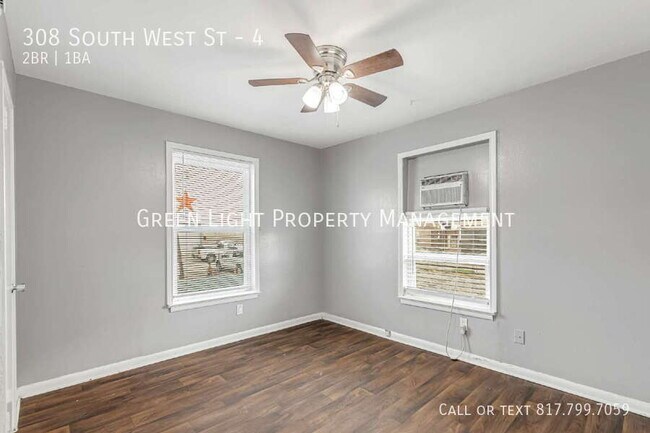 Building Photo - 308 South West St-4