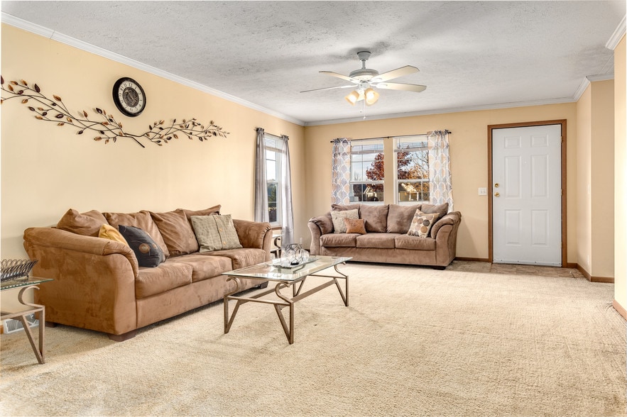 Building Photo - Woodfall Villas