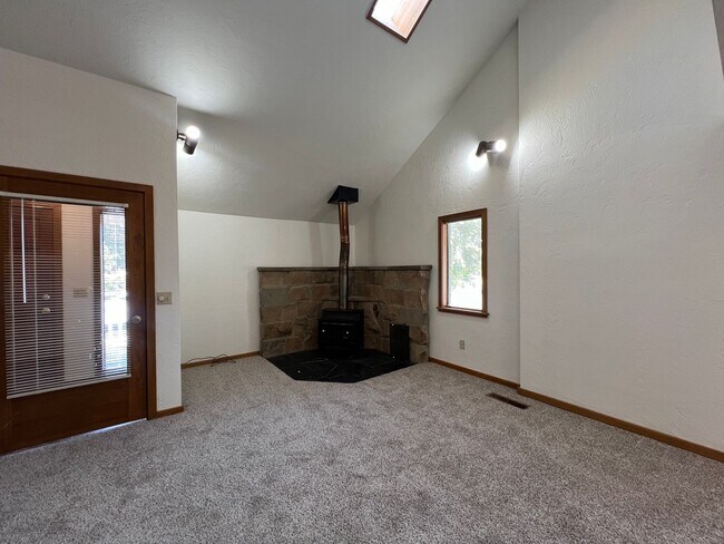 Building Photo - E Court Duplex