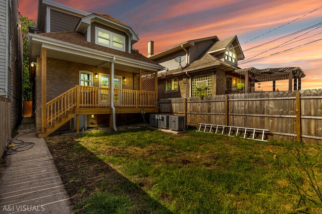 Building Photo - 5841 N Medina Ave