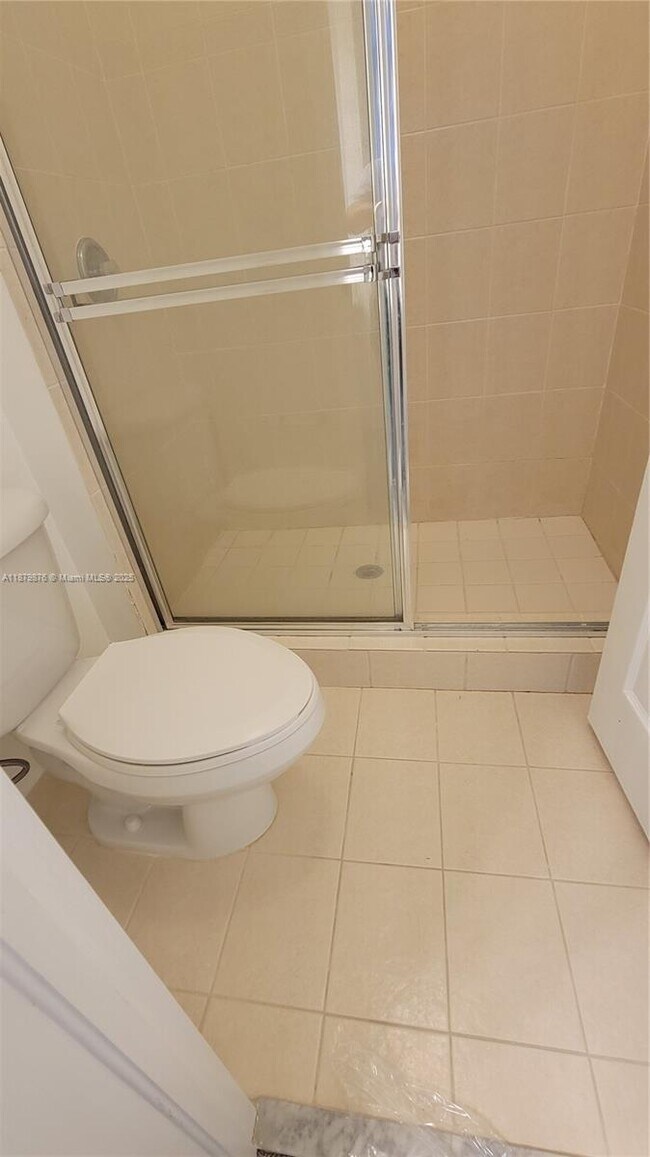 Building Photo - 5010 S Harbor Isles Dr