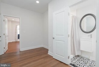 Building Photo - 508 N Linwood Ave