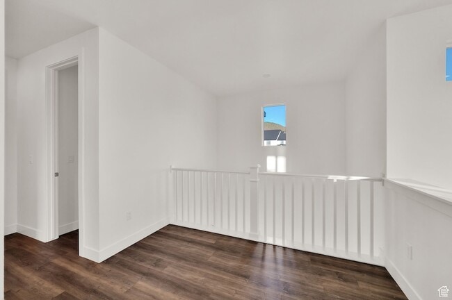 Building Photo - 1722 Oakridge Cir