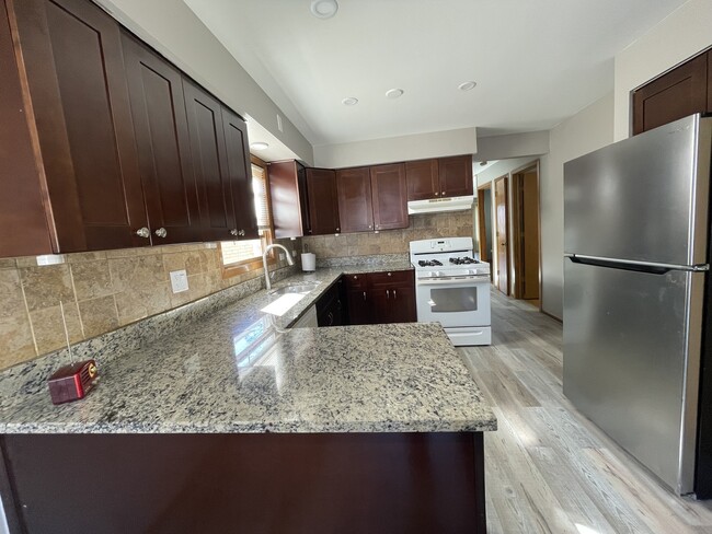 Building Photo - 3925 N Plainfield Ave