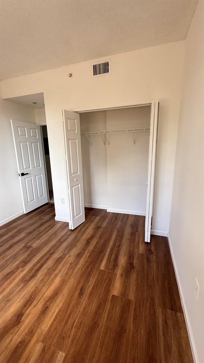 Building Photo - 2080 Greenview Shores Blvd
