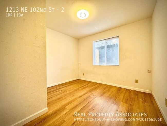 Building Photo - 1213 NE 102nd St