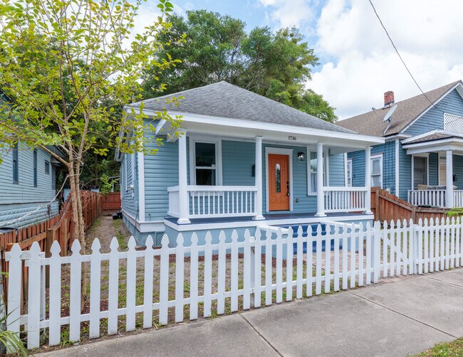 Building Photo - 1736 Ionia St