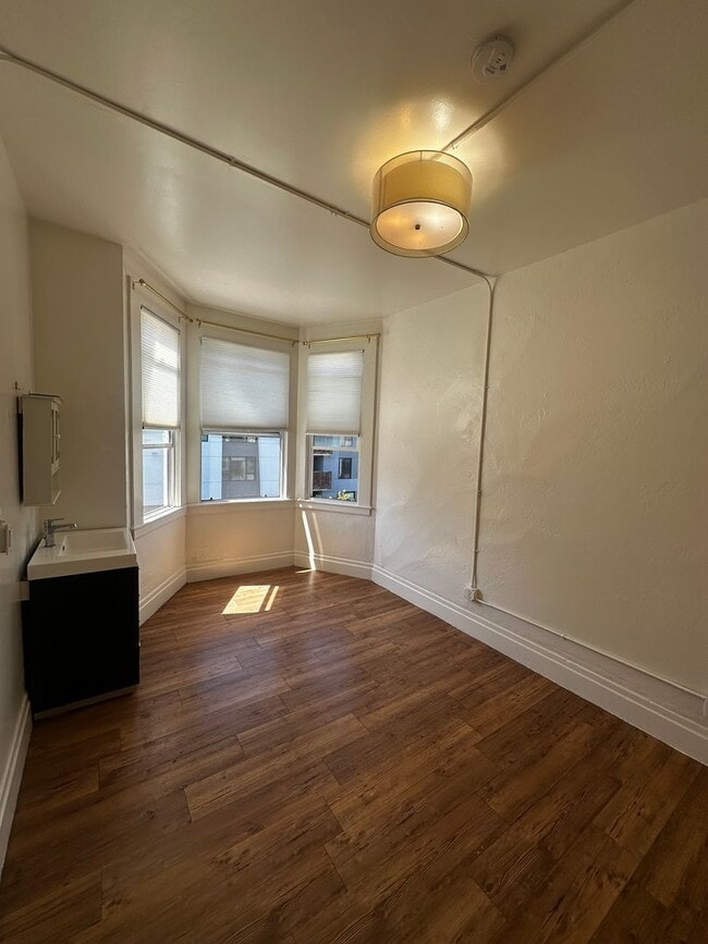 Building Photo - 205 9th St