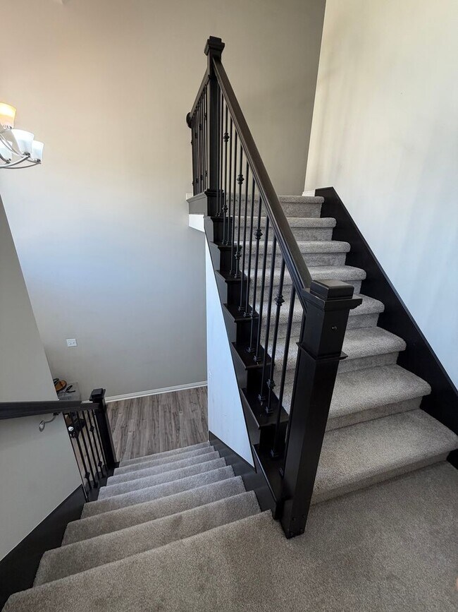 Building Photo - 13776 Grandeur Ave