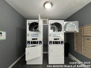 Building Photo - 2802 Lasses Blvd