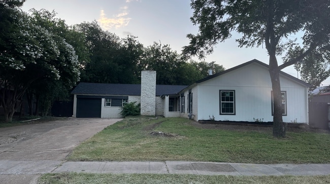 Primary Photo - Spacious 5 Bedroom, 2 Bath Home with Fence...