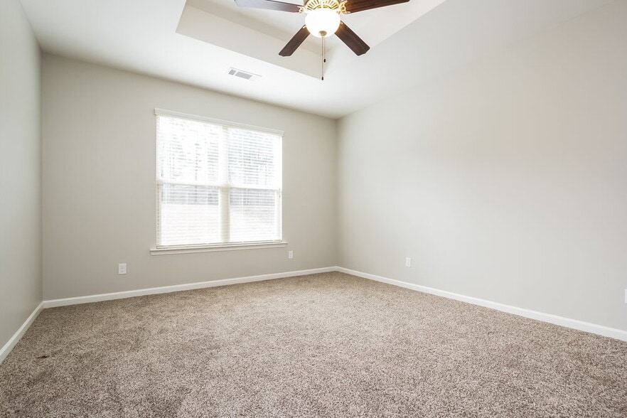 Building Photo - 5051 Saphire Ct