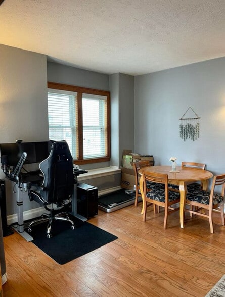 Building Photo - 345 S River Ave