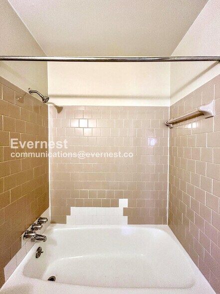 Building Photo - 206 Cambridge Pl