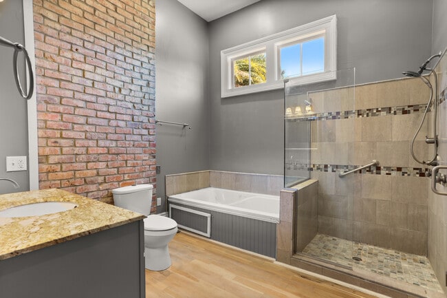 Building Photo - 1576 N Dorgenois St