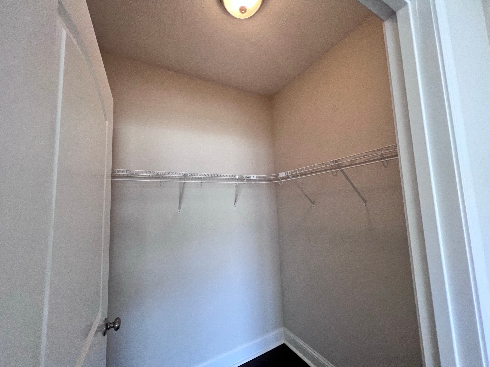 Building Photo - 3020 E Stillwater Lndg